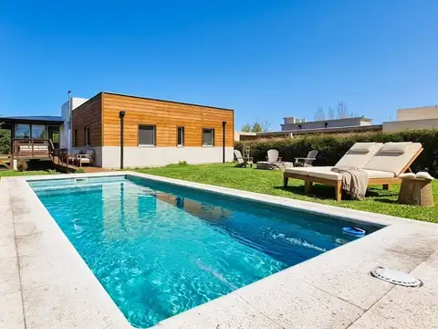 Casa 4 ambientes con 2 baños