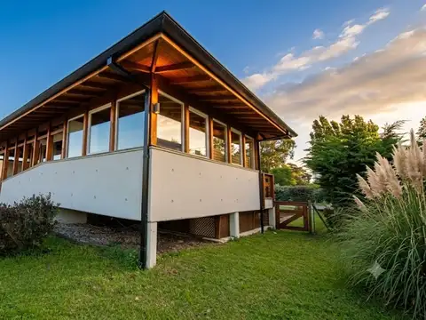 Venta casa 4 ambientes con pileta y parque Rumencó
