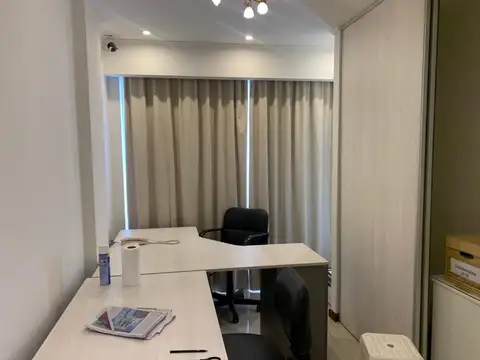 Oficina 5 ambientes con 2 baños