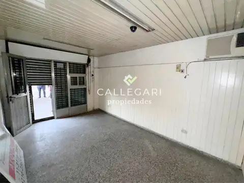 Local sobre Av. 21 en alquiler - Berazategui