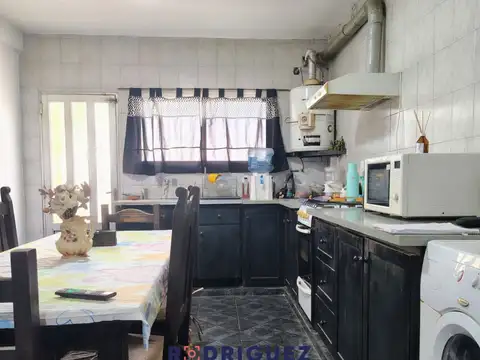 Casa en Venta con 3 cocheras