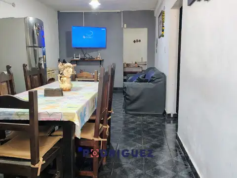 Casa 6 ambientes con 2 baños