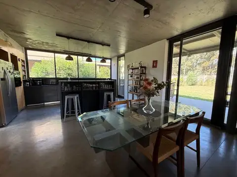 Casa en Venta con 3 cocheras