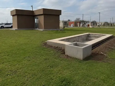 VENTA CASA CON PILETA BARRIO ESTILO CAMPO CANNING