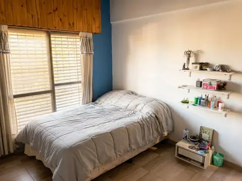 Casa 7 ambientes con 2 baños