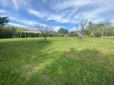 Excelente Lote a la venta de 980mt2 en Barrio Parque Sakura. Gas Natural. Escriturable.