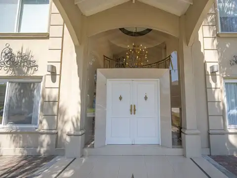 Casa 6 ambientes con 7 baños