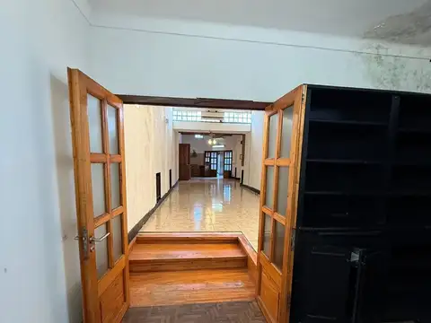 Casa + Oficina + Deposito + Coch Mercedes Centro