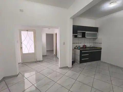 Depto Tipo Casa en Alquiler en Morón, $ 680.000