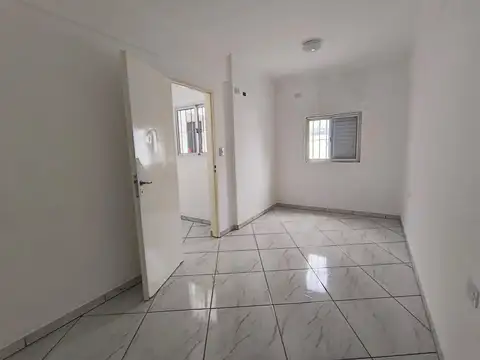 Depto Tipo Casa en Alquiler con 1 cocheras