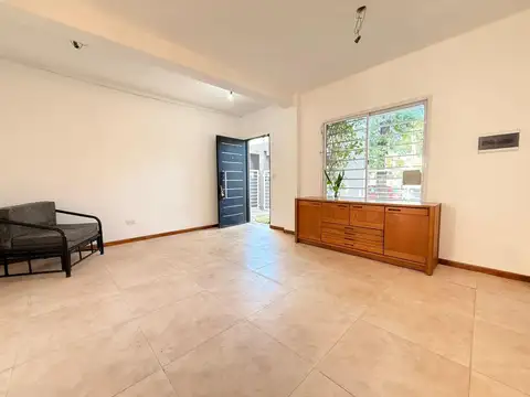 Depto Tipo Casa 4 ambientes con 2 baños