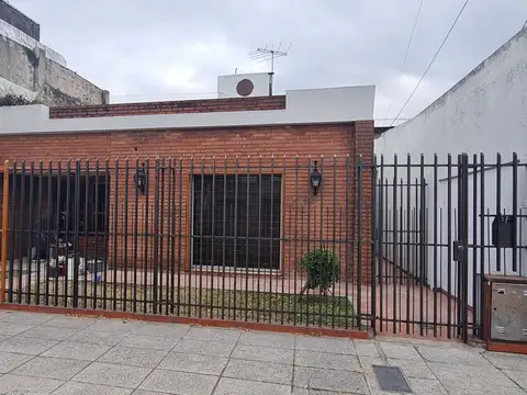 Venta Casa 5 AMBIENTES en Caseros, Tres de Febrero