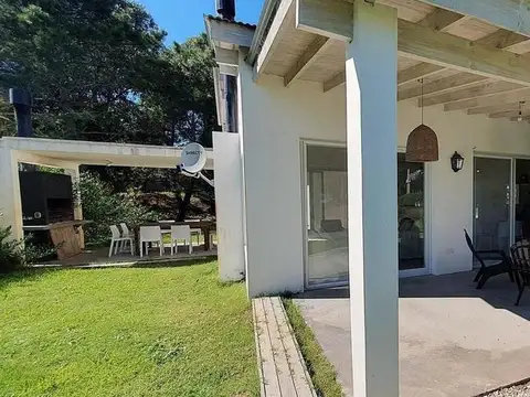Casa 7 ambientes con 4 baños