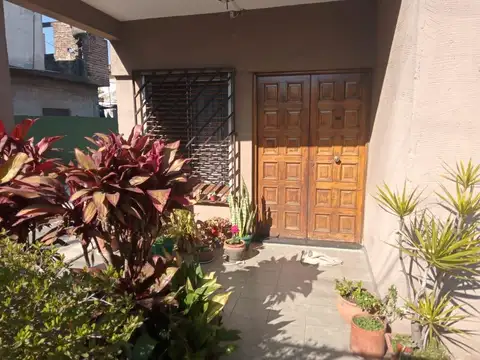 Casa en Venta con 4 cocheras