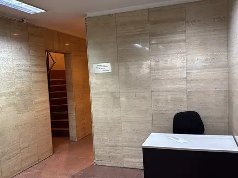 Oficina 2 ambientes con 4 baños