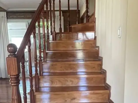 Casa 6 ambientes con 4 baños