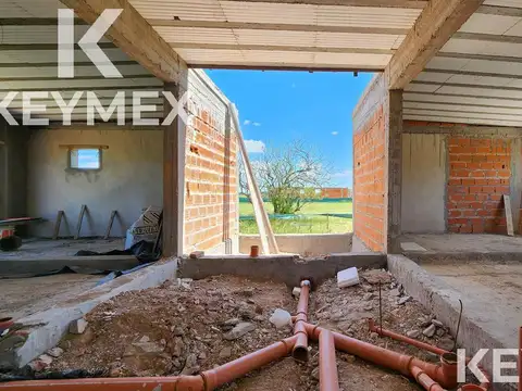 Casa 4 ambientes con 2 baños