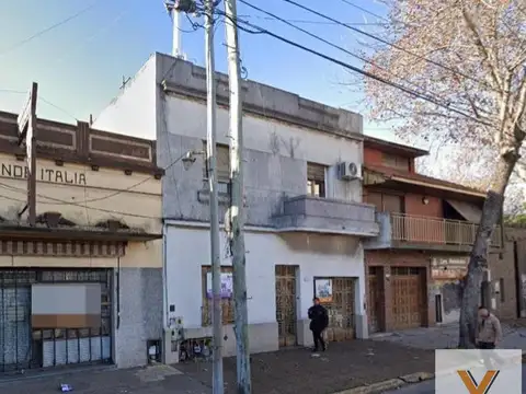 Casa 8 ambientes con 3 baños