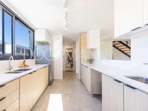 Casa 4 ambientes con 2 baños