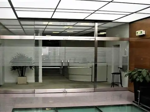 Local con oficinas sobre Peatonal Florida. Ideal Bancos