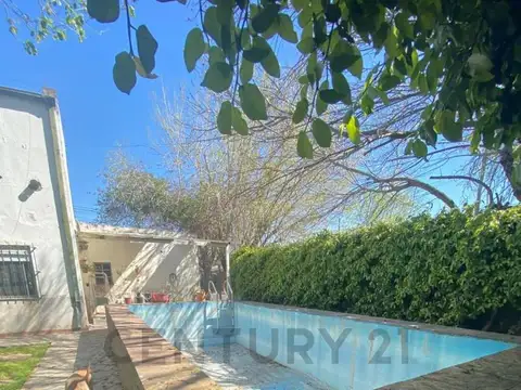 28 y 483 4800, Piso 0