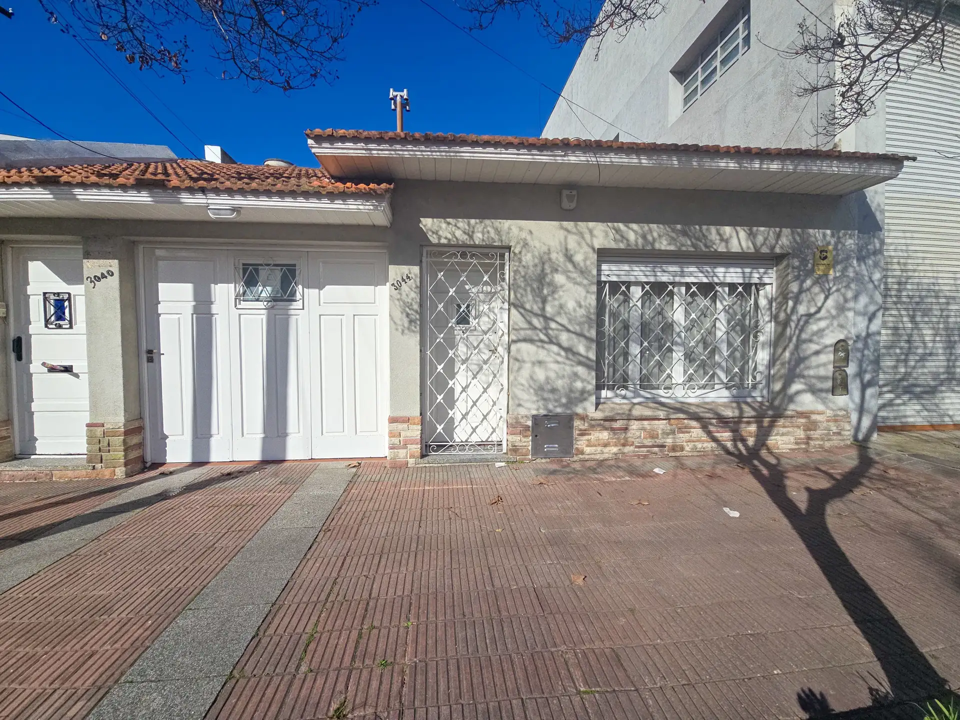 Casa 3 amb. con garage y patio - 14 de Julio y Avellaneda