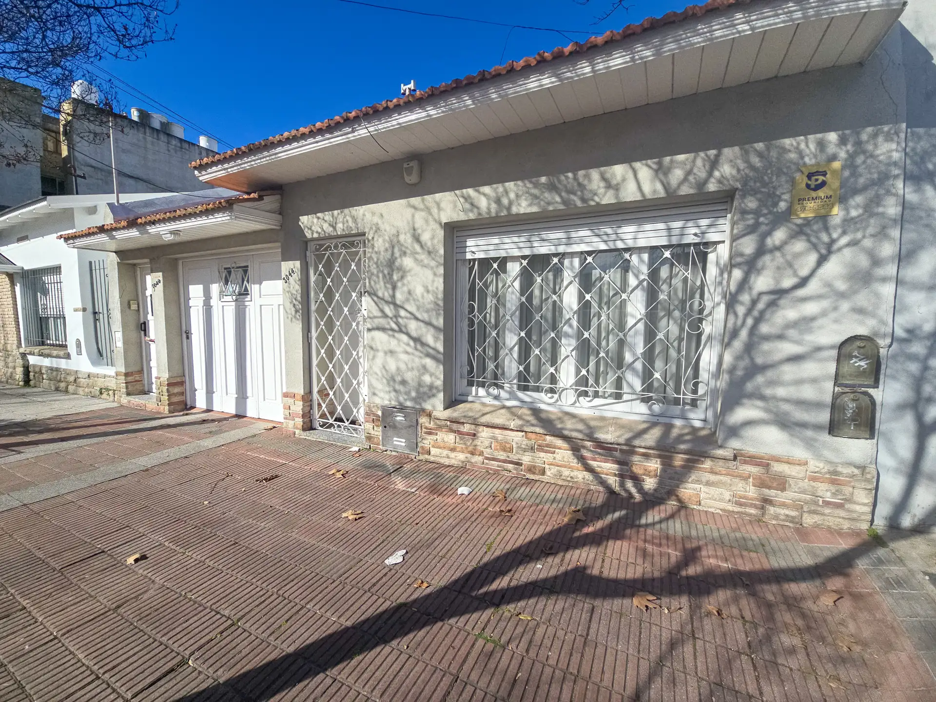Casa 3 amb. con garage y patio - 14 de Julio y Avellaneda