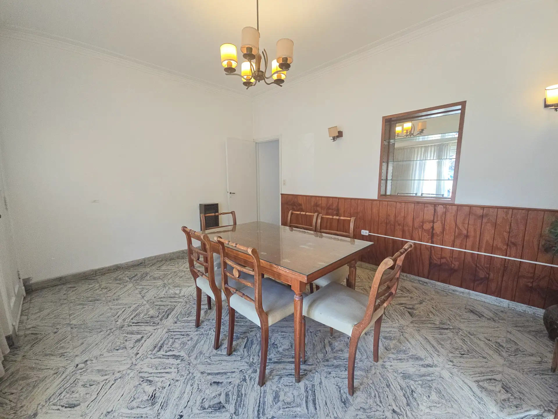 Casa 3 amb. con garage y patio - 14 de Julio y Avellaneda