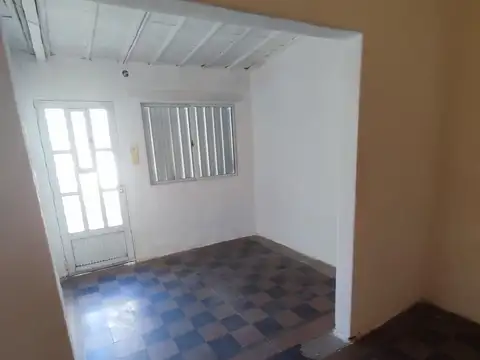 Casa 2 ambientes con 1 baño