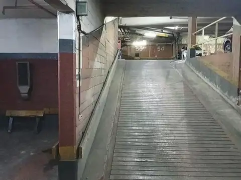 Venta de Cochera en Excelente lugar zona de Teatros.