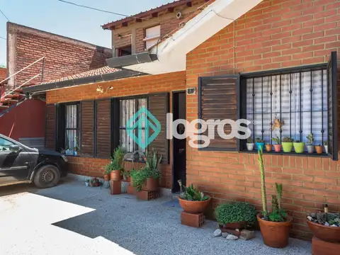 Casa en Venta con 2 cocheras