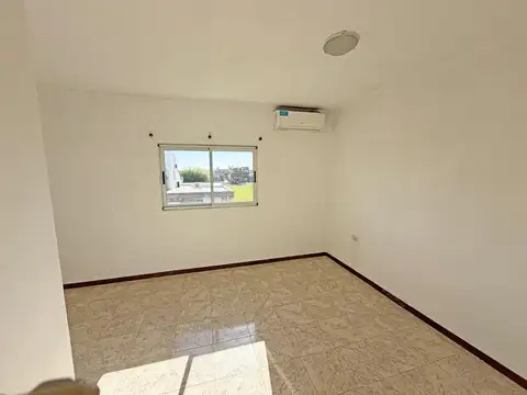 Casa en Alquiler con 1 cochera
