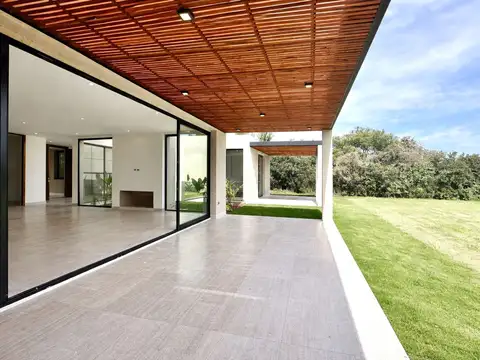 Casa 5 ambientes con 3 baños