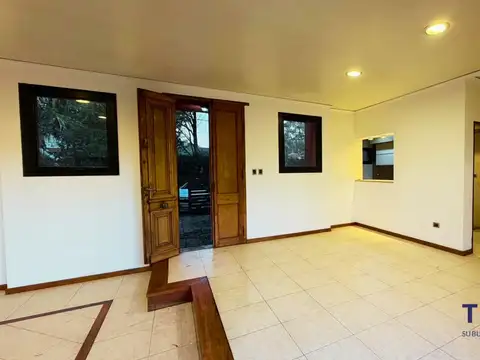 Casa en Alquiler con 2 cocheras