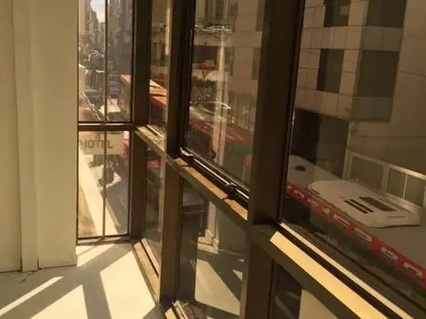 Paraguay al 300 esquina L.N. Alem