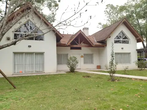Casa  en Venta en la Lonja en Pilar,  G.B.A. Zona Norte
