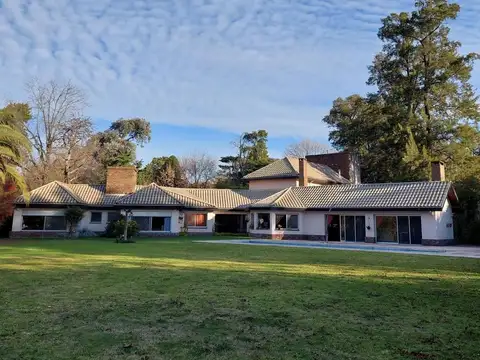 Imponente chalet en Parque Leloir