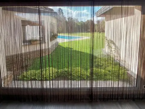 Casa en Venta con 3 cocheras