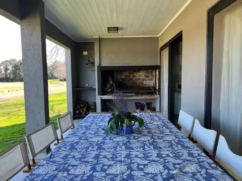 Casa en Alquiler Temporal con 4 cocheras