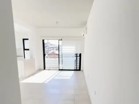 San Lorenzo 2400, Piso 1