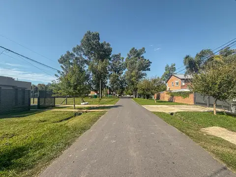 Terreno excelente con frente sur y posibilidad de lindero