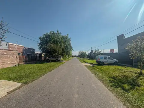 Terreno excelente con frente sur y posibilidad de lindero