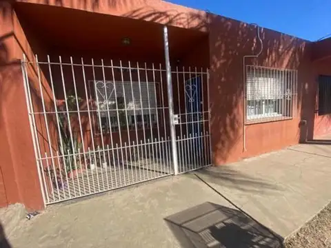 Lote con 3 casas