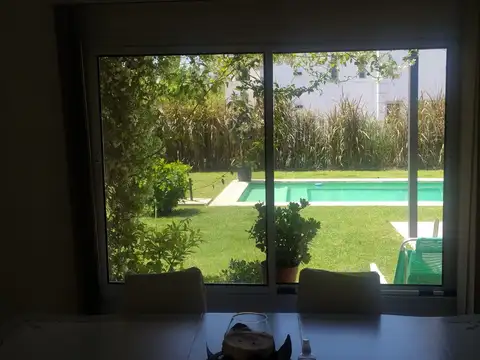 Casa en Alquiler Temporal con 4 cocheras