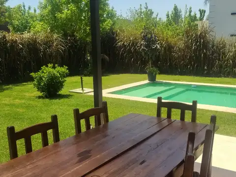 Casa 7 ambientes con 3 baños