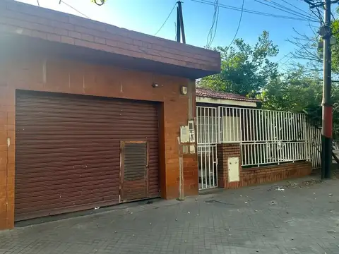 CASA 2 DORMI EN VENTA CON PATIO Y LOCAL COMERCIAL