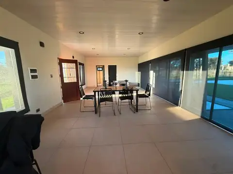 Casa en Alquiler con 1 cochera