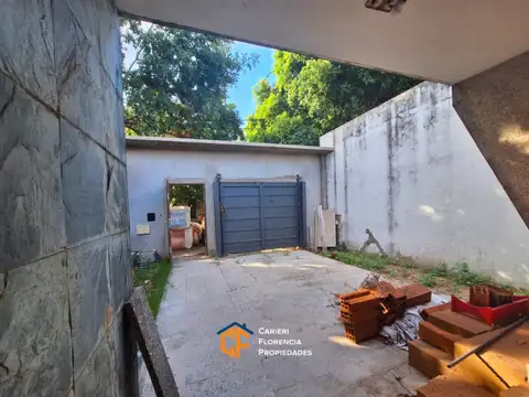 LOTE CON CASA A TERMINAR Y POSIBILIDAD DE CONSTRUCCIÓN, EN VENTA ZONA SAENZ PEÑA