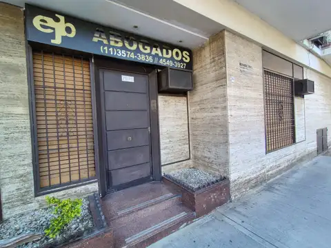 SOLAMENTE USO PROFESIONAL – AL FRENTE - AMPLIO EN MUY BUEN ESTADO