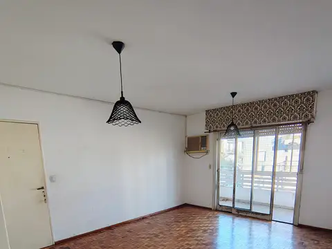 Vendo departamento  a reciclar de escaleras 2 dormitorios, Rosario